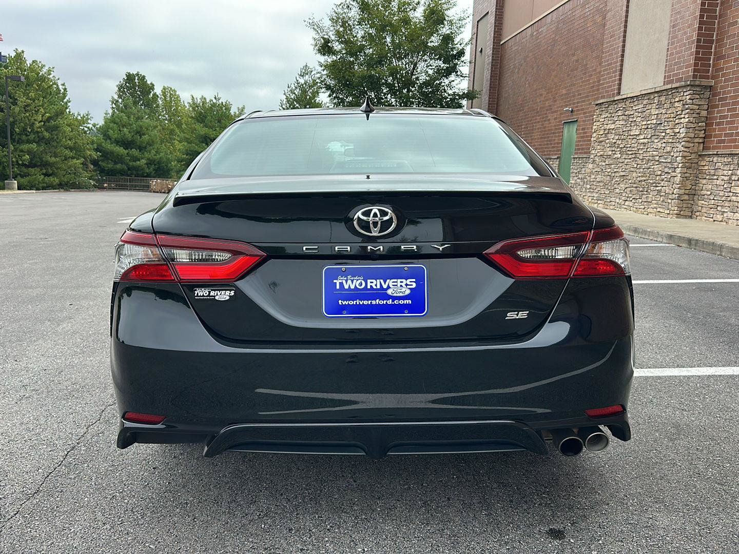 Used 2022 Toyota Camry SE FWD image 4