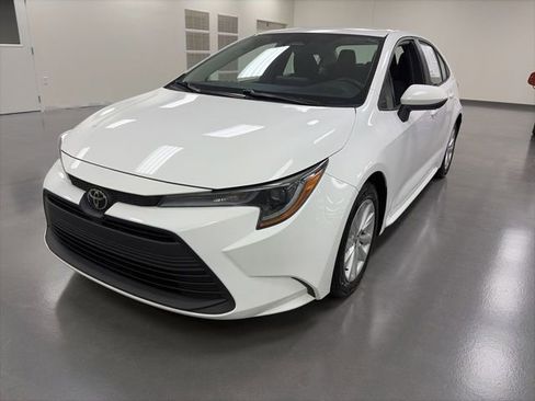 Certified 2023 Toyota Corolla LE w/ LE Convenience Package FWD image 3