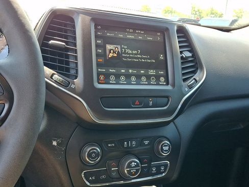 Used 2022 Jeep Cherokee Trailhawk w/ Comfort/Convenience Group AWD/4WD image 28
