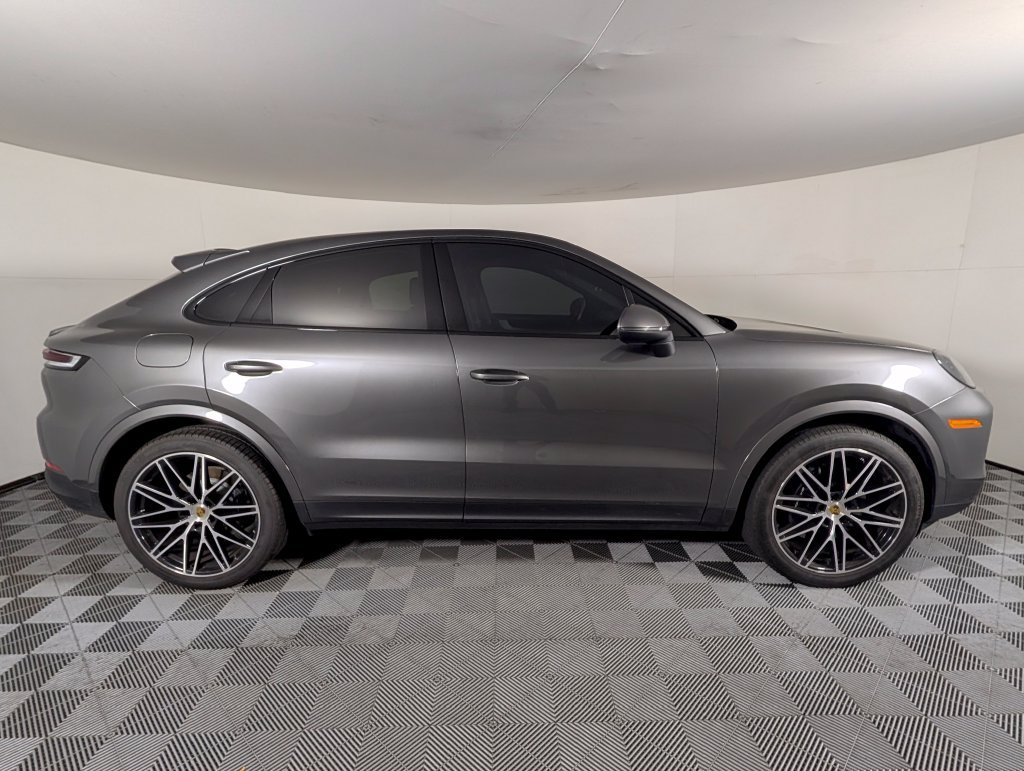Certified 2024 Porsche Cayenne Coupe AWD/4WD image 8