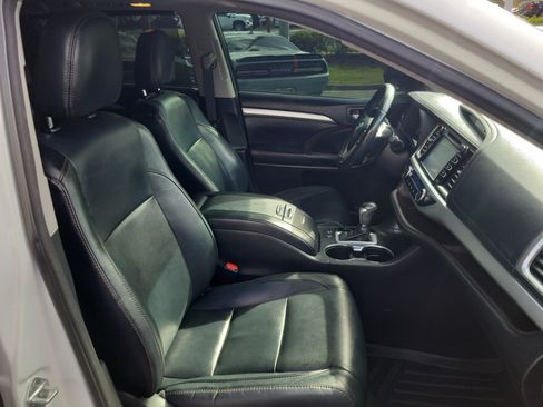 Used 2018 Toyota Highlander XLE FWD image 36
