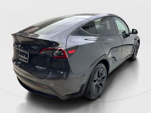 Used 2025 Tesla Model Y Long Range AWD/4WD image 6