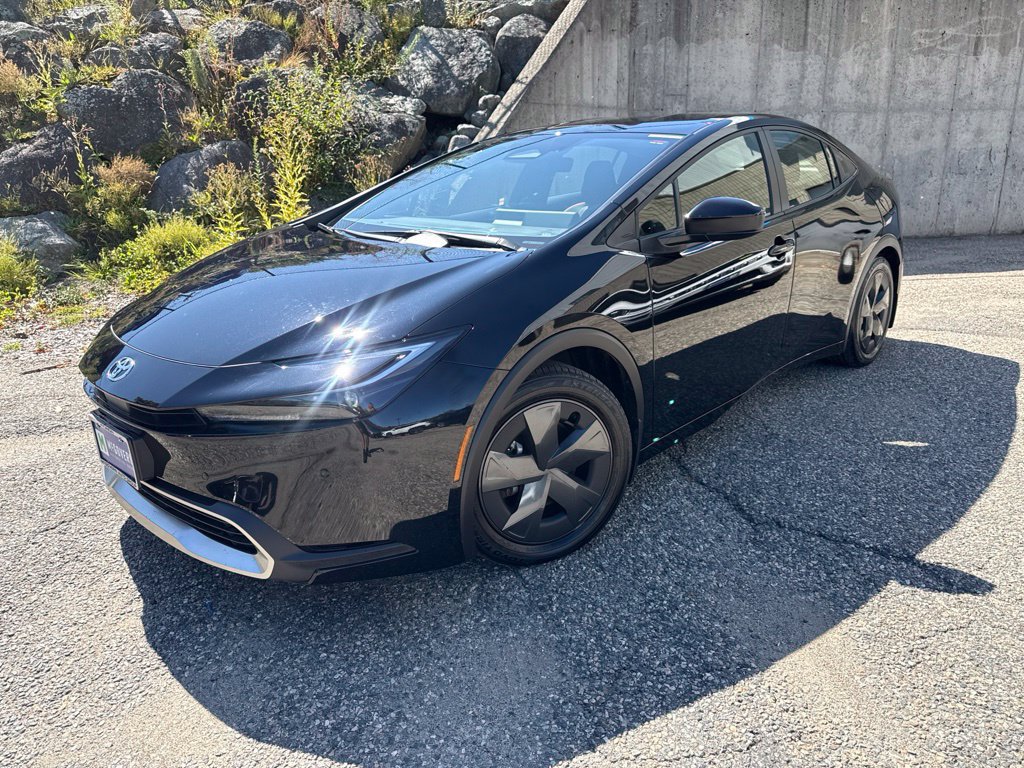 Used 2025 Toyota Prius Plug-In Hybrid FWD image 2