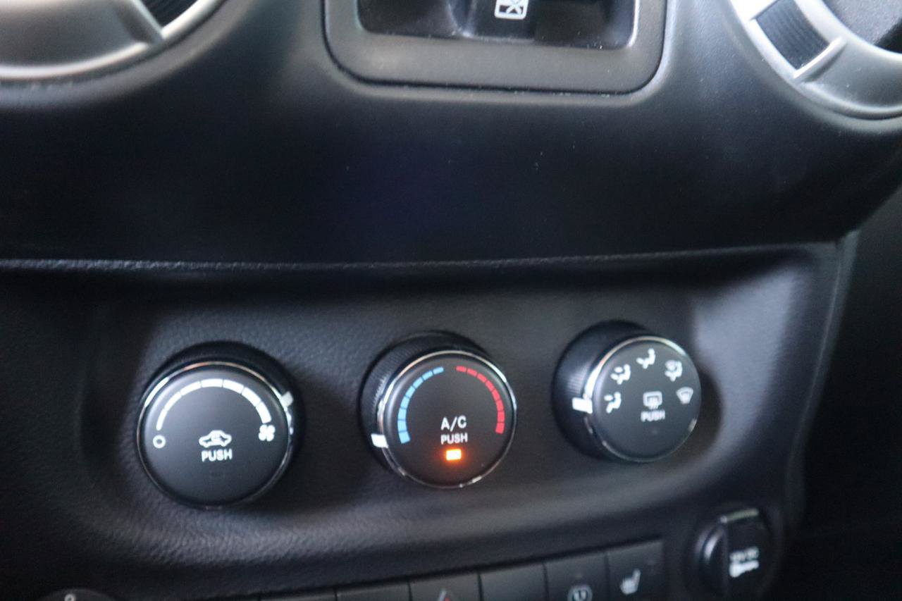 Used 2017 Jeep Wrangler Unlimited Rubicon w/ Cold Weather Group AWD/4WD image 76