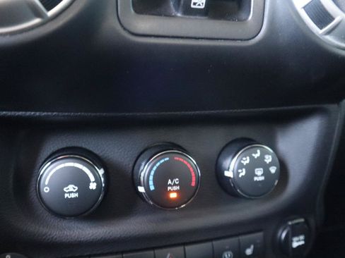 Used 2017 Jeep Wrangler Unlimited Rubicon w/ Cold Weather Group AWD/4WD image 76