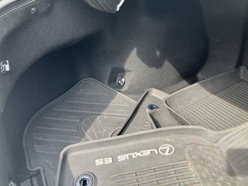 Used 2022 Lexus ES 350 Ultra Luxury w/ Accessory Package 2 image 25