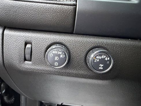 Used 2022 GMC Canyon Denali image 5