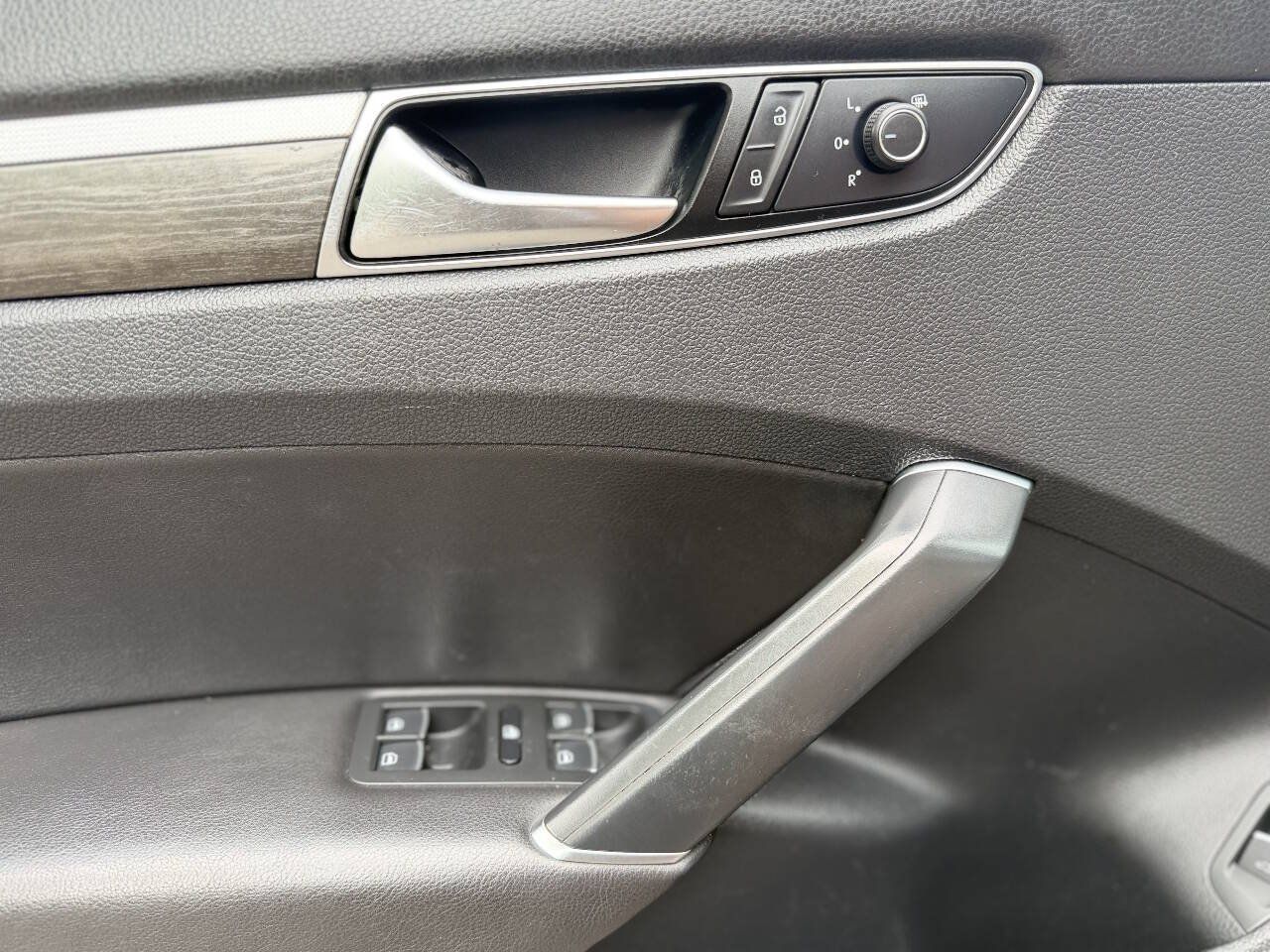 Used 2017 Volkswagen Passat 1.8T SE w/ SE Lighting Package FWD image 16