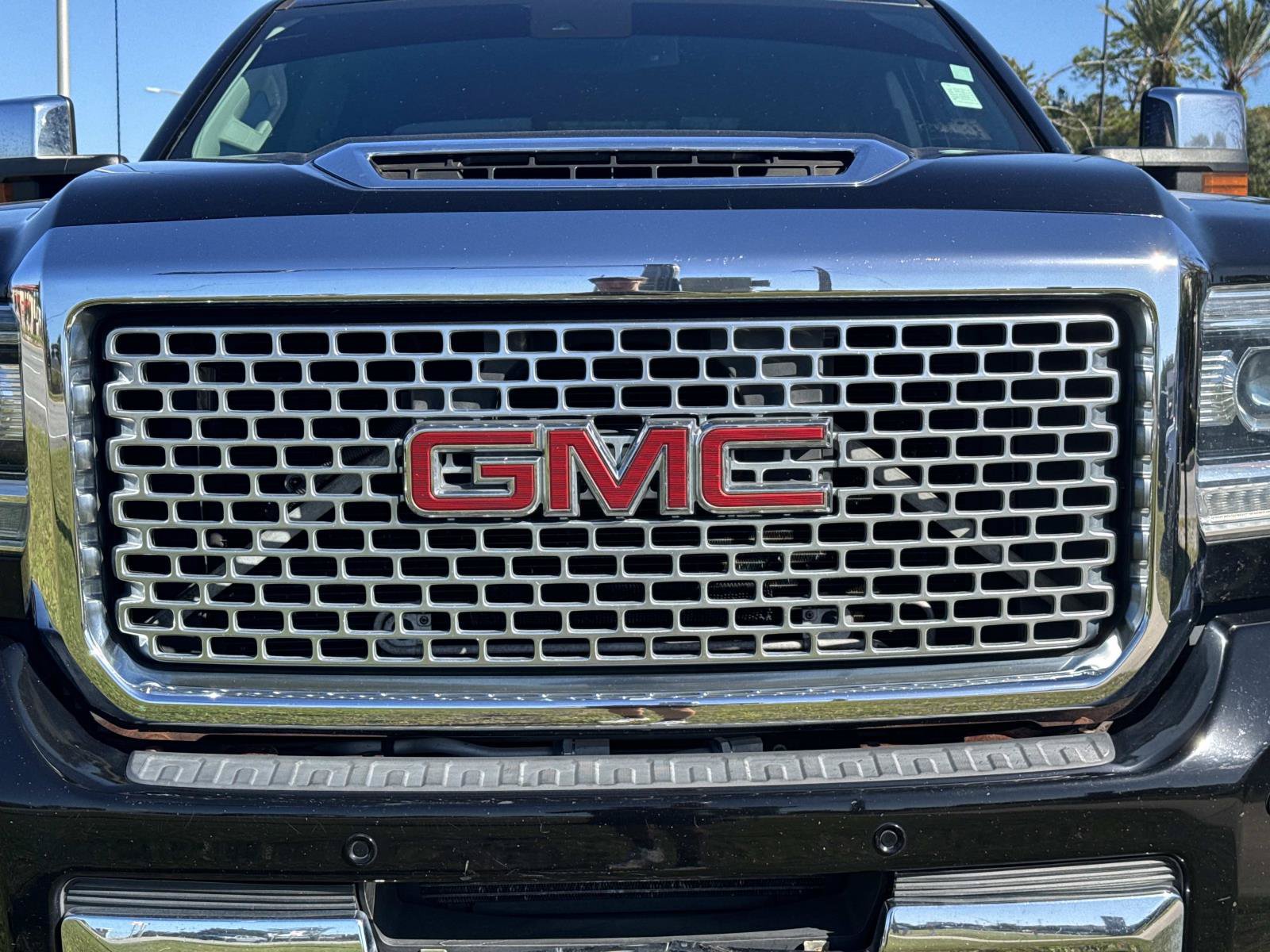 Used 2017 GMC Sierra 2500 Denali w/ Duramax Plus Package AWD/4WD image 7