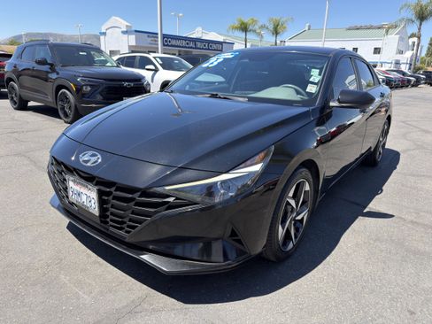 Used 2023 Hyundai Elantra SEL w/ Convenience Package FWD image 4