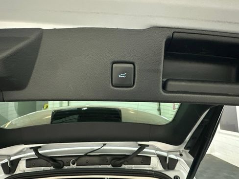 Used 2025 Ford Escape ST-Line Select AWD/4WD image 35