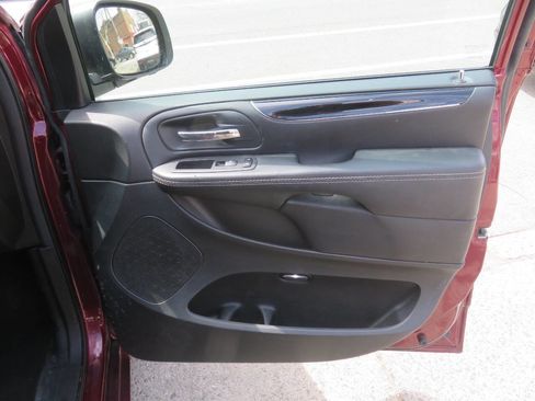 Used 2018 Dodge Grand Caravan SXT w/ Blacktop Package image 31