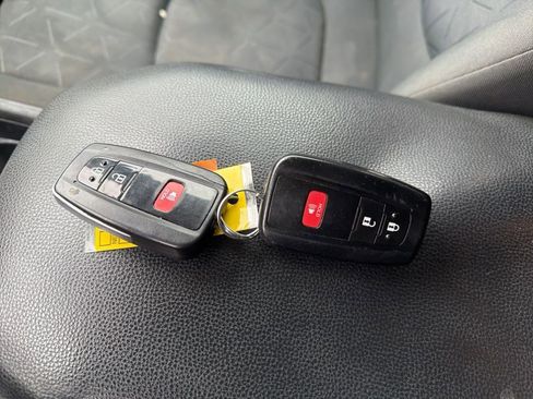 Used 2020 Toyota RAV4 XLE FWD image 14