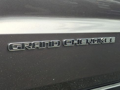 Certified 2017 Jeep Grand Cherokee Laredo w/ Quick Order Package 23E AWD/4WD image 28