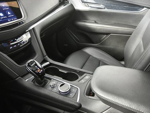 Used 2022 Cadillac XT5 Premium Luxury image 36