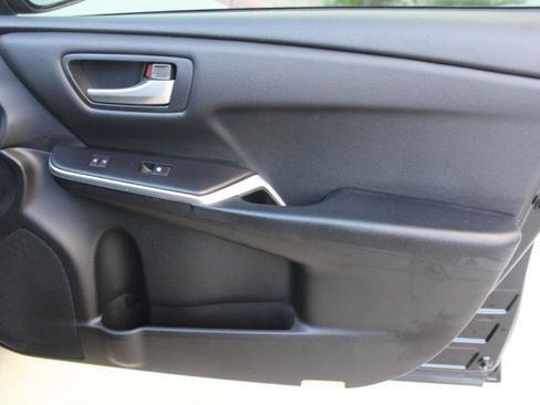 Used 2016 Toyota Camry SE image 20