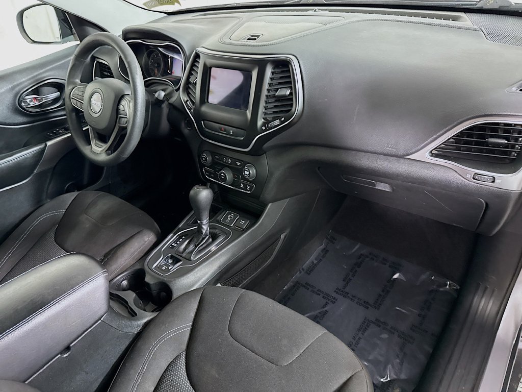 Used 2021 Jeep Cherokee Latitude FWD image 30