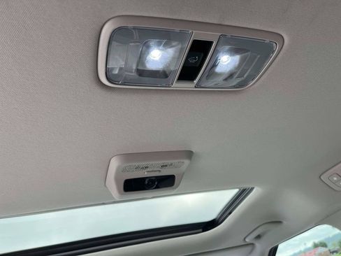 Used 2025 Kia Carnival SX FWD image 5