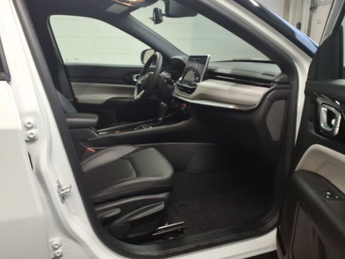 Used 2025 Jeep Compass Limited image 9