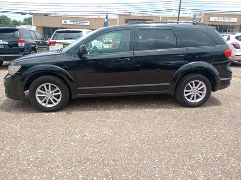 Used 2017 Dodge Journey SXT w/ Comfort/Convenience Group FWD image 4
