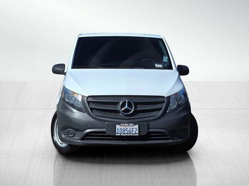 Used 2017 Mercedes-Benz Metris image 2
