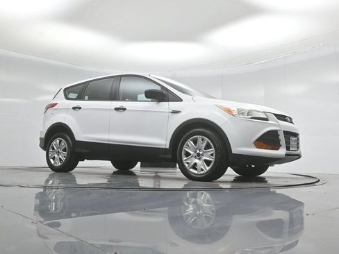 Used 2014 Ford Escape S FWD image 3