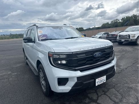 Used 2025 Ford Expedition Max Active image 3