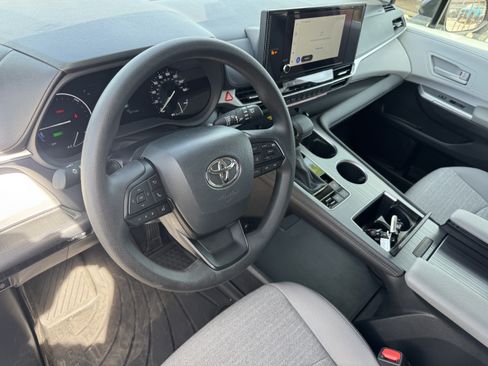 Certified 2026 Toyota Sienna LE AWD/4WD image 20