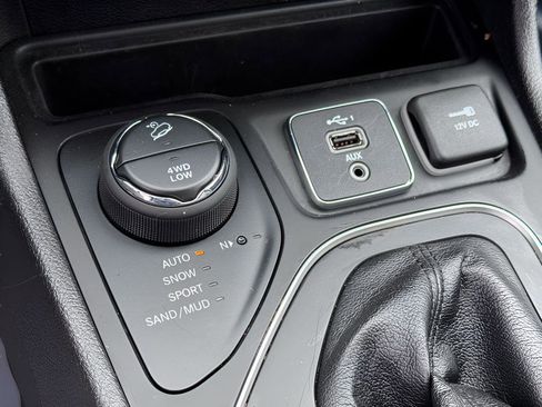 Used 2021 Jeep Cherokee Latitude Lux w/ Trailer Tow Group image 29