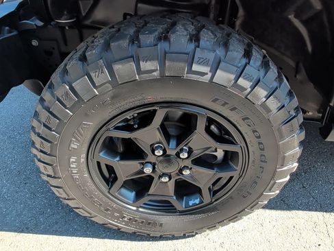 Used 2022 Jeep Gladiator Sport AWD/4WD image 9