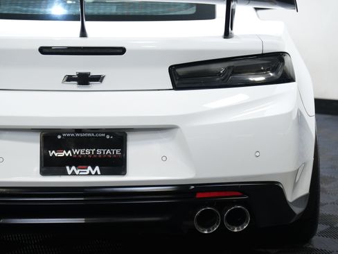 Used 2018 Chevrolet Camaro ZL1 RWD image 18