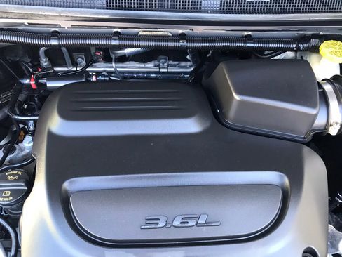 Used 2023 Chrysler Pacifica Limited FWD image 53