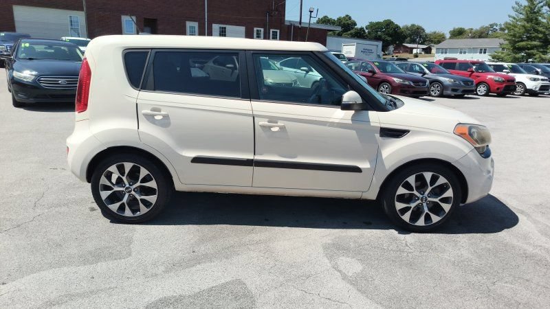 Used 2012 Kia Soul ! FWD image 6