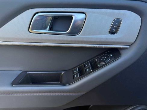 Used 2025 Ford Explorer Active image 16
