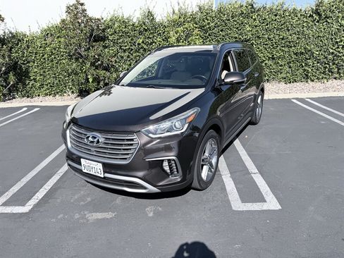 Used 2017 Hyundai Santa Fe Limited w/ Cargo Package FWD image 2