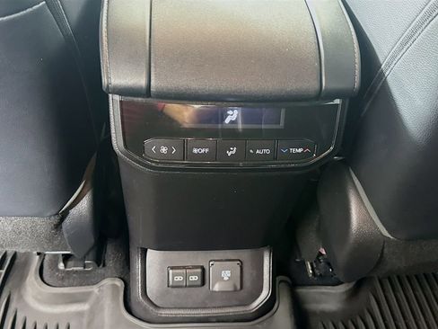 Used 2022 Toyota Highlander Limited image 26