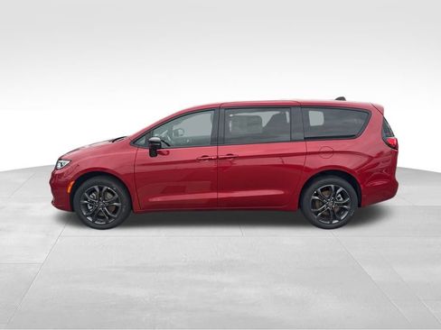 New 2026 Chrysler Pacifica Select image 2