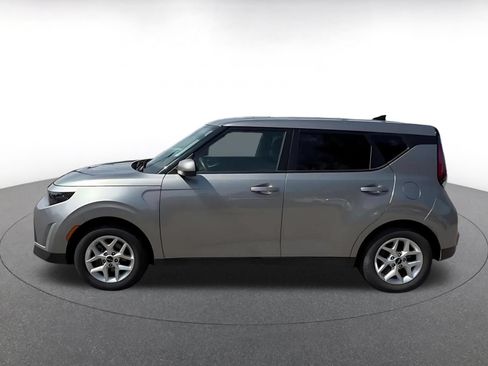 Used 2025 Kia Soul LX w/ LX Technology Package FWD image 8