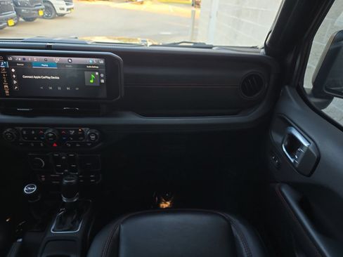 Used 2024 Jeep Gladiator Rubicon AWD/4WD image 20