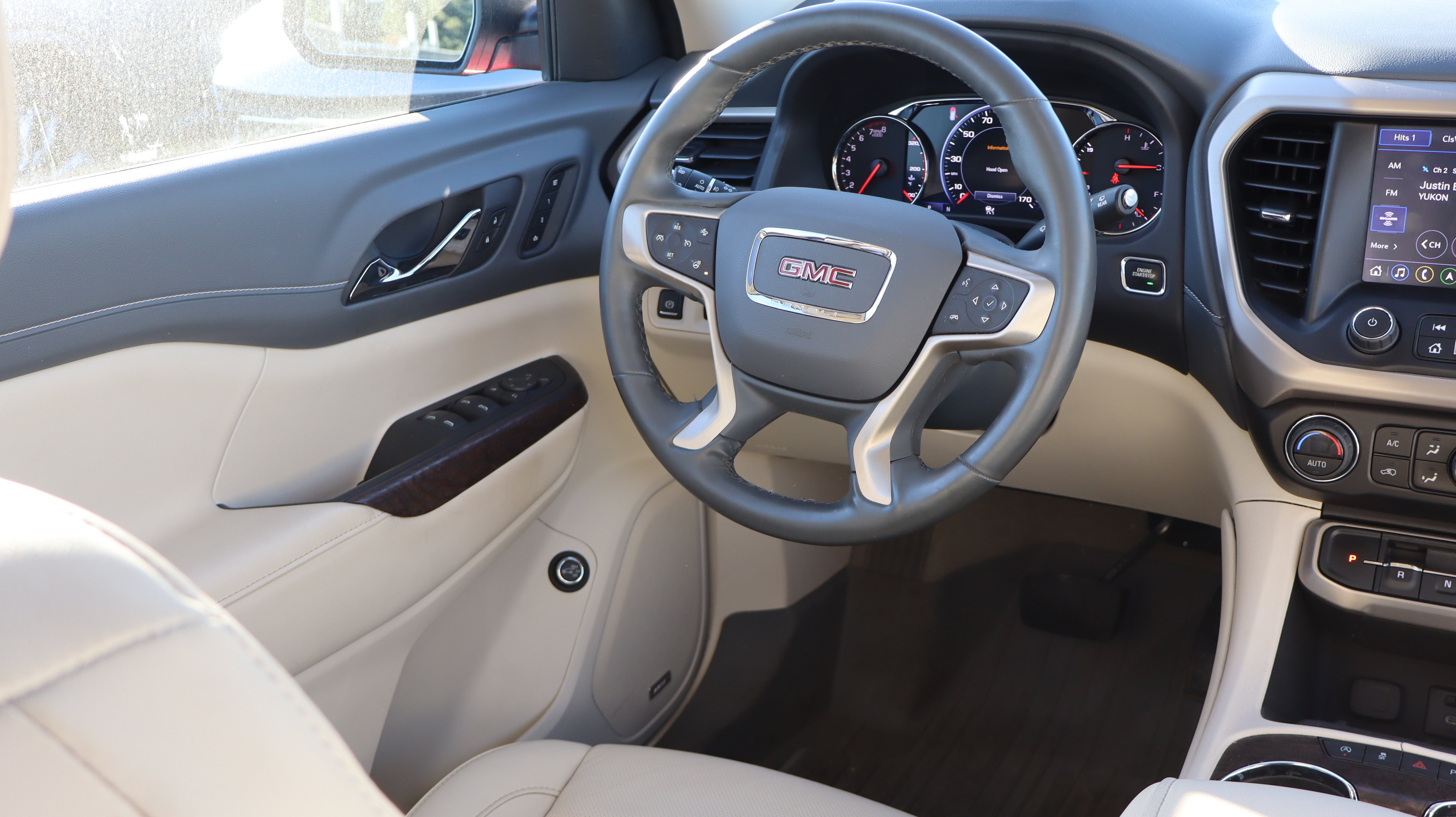 Certified 2023 GMC Acadia Denali w/ Denali Ultimate Package AWD/4WD image 9