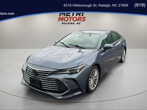 Used 2019 Toyota Avalon Limited image 1