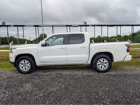 Used 2023 Nissan Frontier SV w/ Technology Package RWD image 9