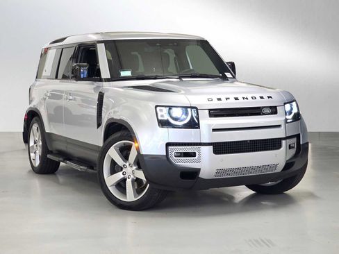 Used 2024 Land Rover Defender 110 SE image 7