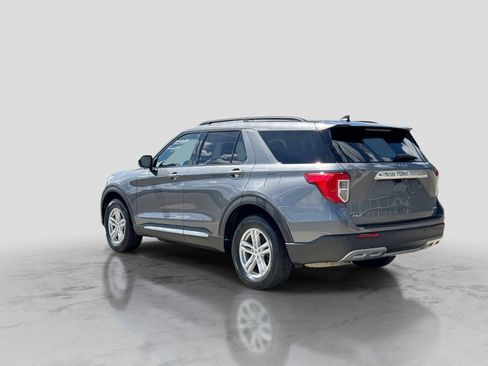 Used 2022 Ford Explorer XLT w/ Equipment Group 202A AWD/4WD image 5