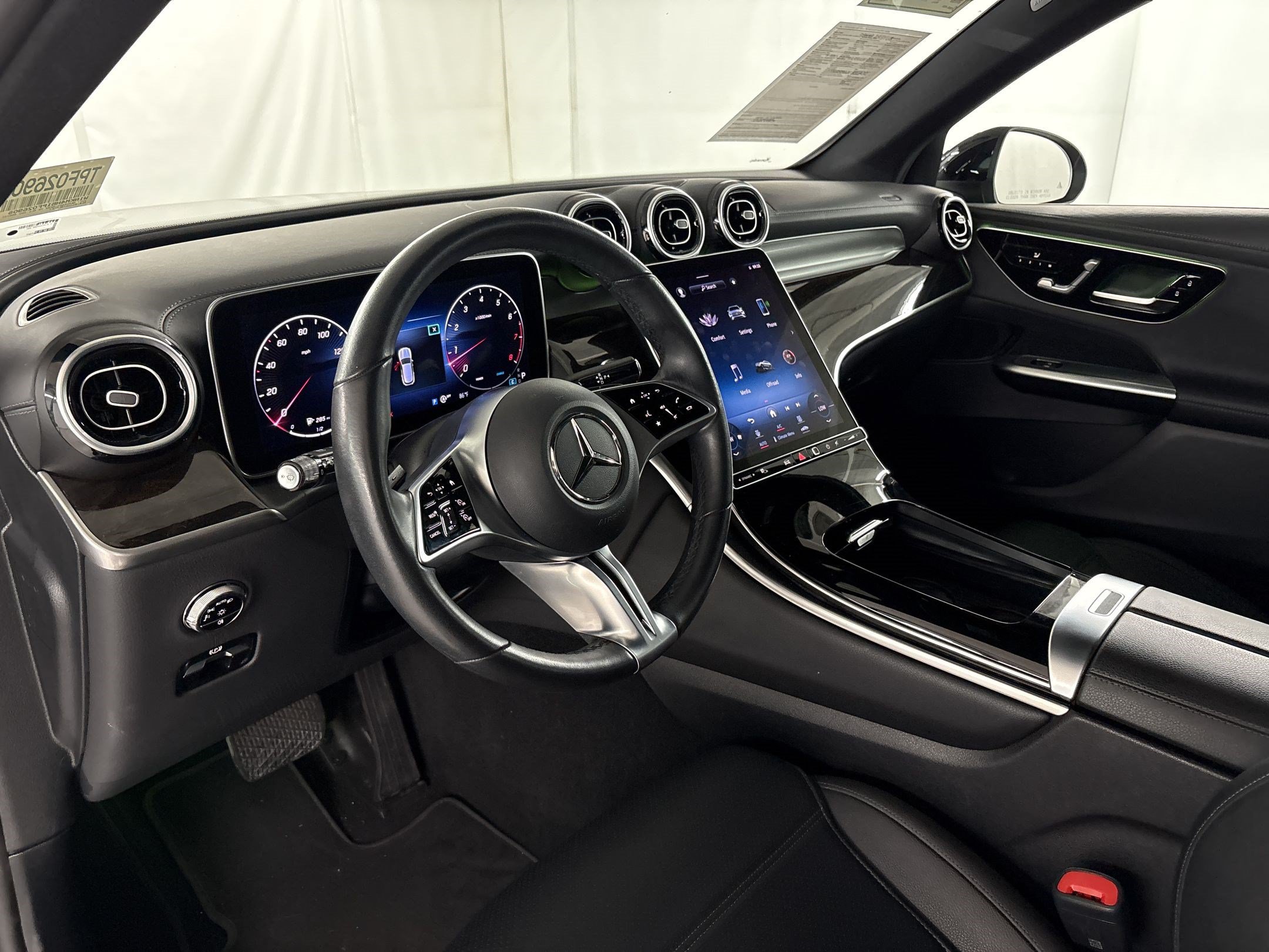 Certified 2023 Mercedes-Benz GLC 300 4MATIC image 4