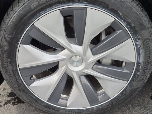 Used 2024 Tesla Model Y Long Range AWD/4WD image 13