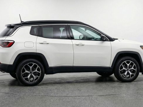 Used 2025 Jeep Compass Limited image 9