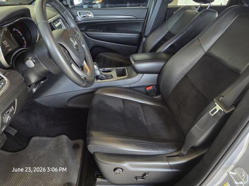 Used 2018 Jeep Grand Cherokee Altitude AWD/4WD image 13