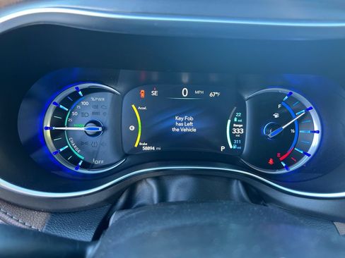 Certified 2020 Chrysler Pacifica Limited w/ Advanced Safetytec Group FWD image 18