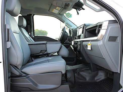 Used 2025 Ford F250 XLT image 14